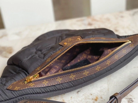 WIS MAXI LOUIS VUITTON BUMBAG 1120